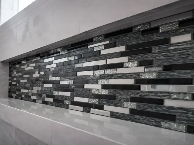 Custom glass and stone tile backsplash installation in Medford OR – RP Construction Management