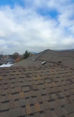 Architectural shingle roof close-up in Medford OR – RP Construction Management