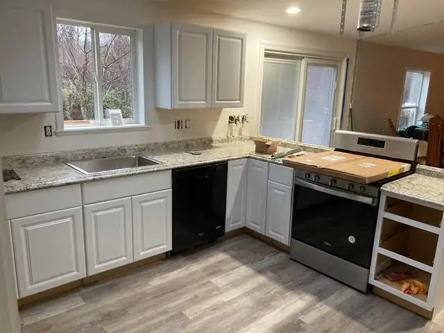 Kitchen remodel with granite countertops near Talent OR – RP Construction Management
